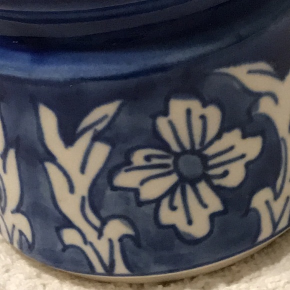 Sugar Bowl with great detail - Picture 5 of 8